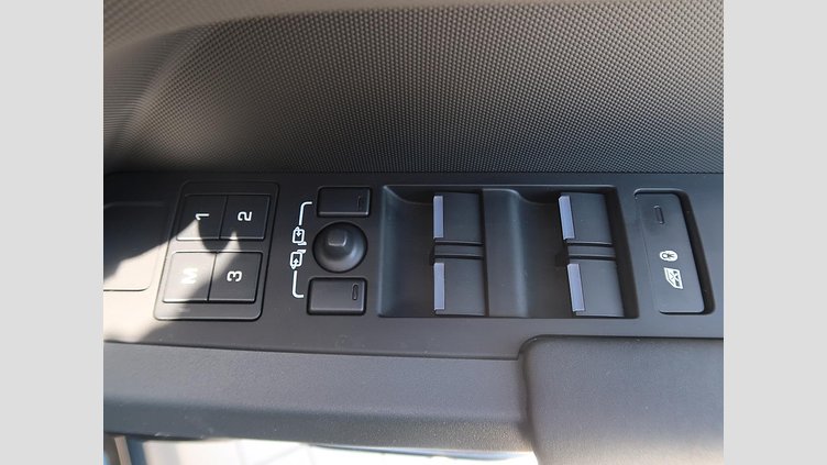 2024 認定中古車 Land Rover Defender 110 サントリーニブラック D300 AWD（AT） X-DYNAMIC SE