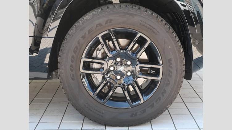 2024 認定中古車 Land Rover Defender 110 サントリーニブラック D300 AWD（AT） X-DYNAMIC SE