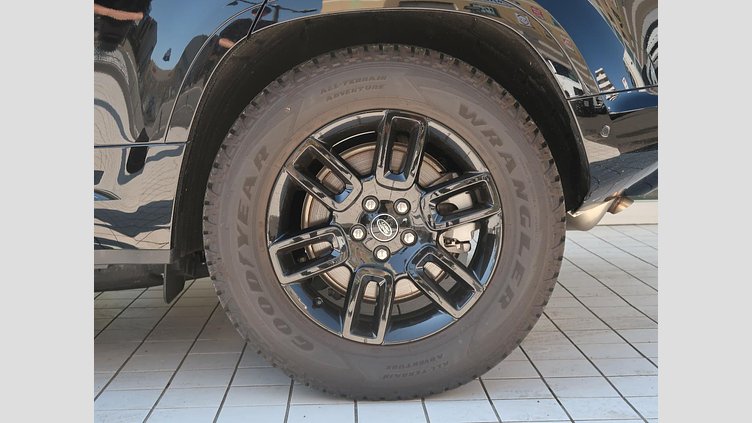2024 認定中古車 Land Rover Defender 110 サントリーニブラック D300 AWD（AT） X-DYNAMIC SE