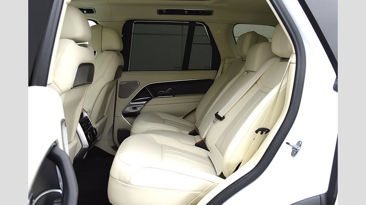 2024 認定中古車 Land Rover Range Rover オストゥーニパールホワイト（お取り扱いの有無については正規ディーラーにお問い合わせください） D300 AWD MHEV（AT） スタンダードホイールベース Autobiography