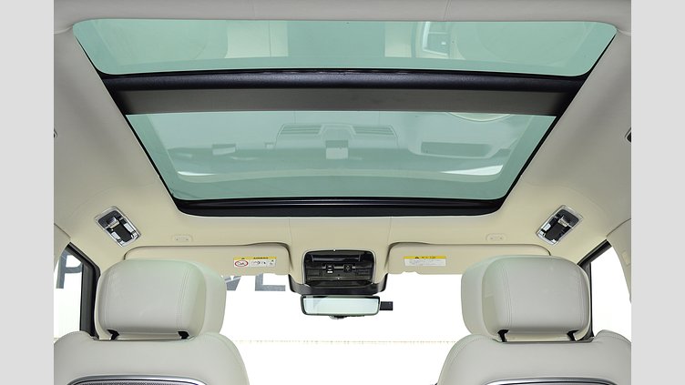 2024 認定中古車 Land Rover Range Rover オストゥーニパールホワイト（お取り扱いの有無については正規ディーラーにお問い合わせください） D300 AWD MHEV（AT） スタンダードホイールベース Autobiography
