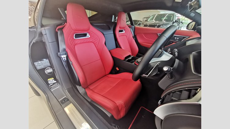 2023 認定中古車 Jaguar F-Type サントリーニブラック P450 オートマチック 全輪駆動 F-TYPEクーペ R-DYNAMIC BLACK