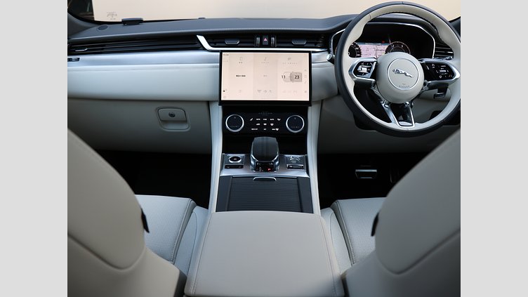 2024 認定中古車 Jaguar F-Pace カルパチアングレイ D204 AWD（オートマチック）MHEV R-DYNAMIC SE