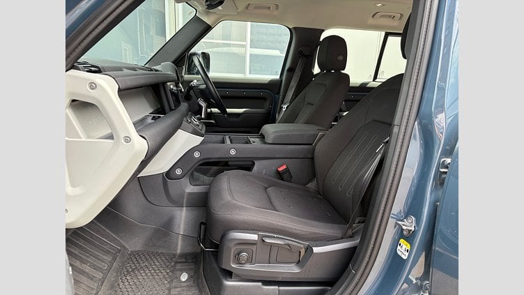 2020 認定中古車 Land Rover Defender 110 Tasman Blue 2.0 litre i4P Petrol スタートアップエディション