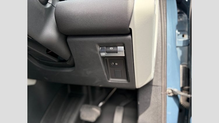 2020 認定中古車 Land Rover Defender 110 Tasman Blue 2.0 litre i4P Petrol スタートアップエディション