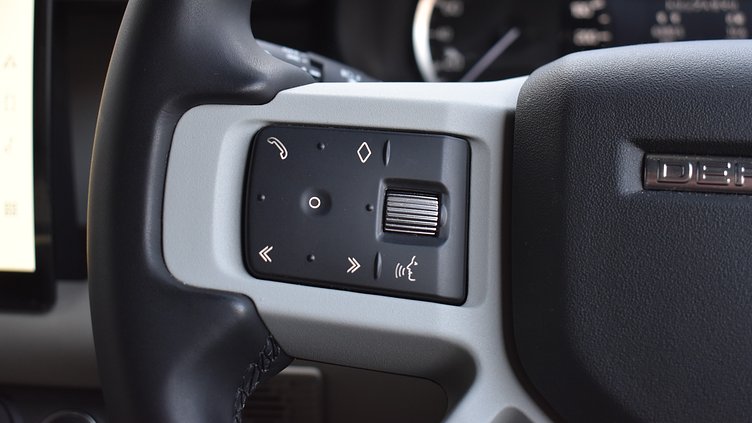 2023 認定中古車 Land Rover Defender 110 アイガーグレイ D300 AWD（AT） X-DYNAMIC SE イースナーED3.0L D300