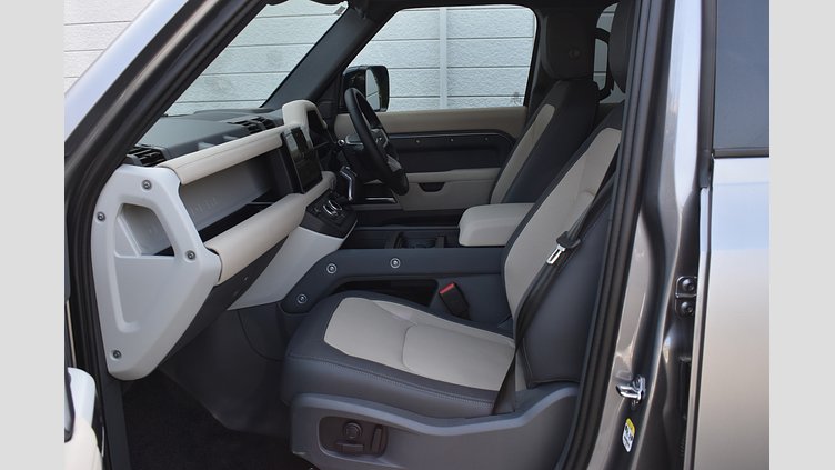 2023 認定中古車 Land Rover Defender 110 アイガーグレイ D300 AWD（AT） X-DYNAMIC SE イースナーED3.0L D300