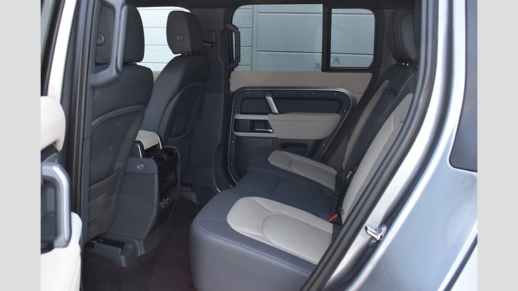 2023 認定中古車 Land Rover Defender 110 アイガーグレイ D300 AWD（AT） X-DYNAMIC SE イースナーED3.0L D300