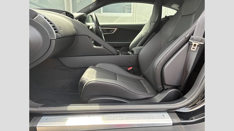2023 認定中古車 Jaguar F-Type サントリーニブラック P300 オートマチック 後輪駆動 F-TYPEクーペ R-DYNAMIC