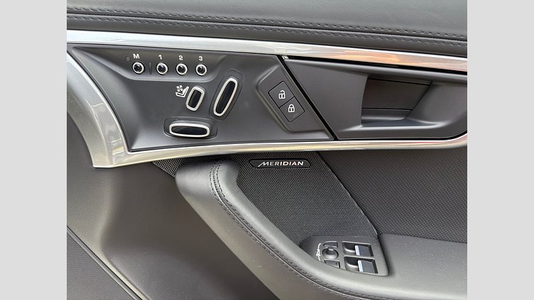2023 認定中古車 Jaguar F-Type サントリーニブラック P300 オートマチック 後輪駆動 F-TYPEクーペ R-DYNAMIC