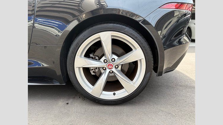 2023 認定中古車 Jaguar F-Type サントリーニブラック P300 オートマチック 後輪駆動 F-TYPEクーペ R-DYNAMIC