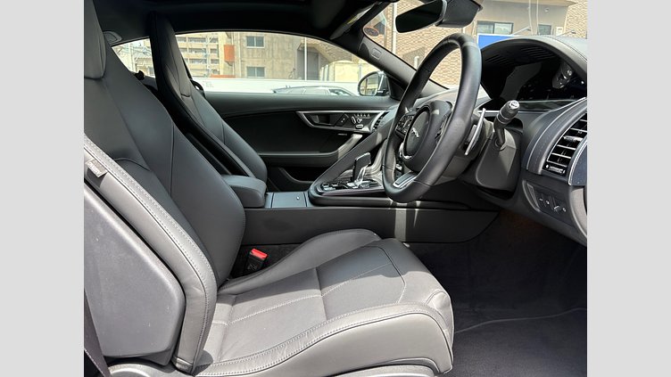 2023 認定中古車 Jaguar F-Type サントリーニブラック P300 オートマチック 後輪駆動 F-TYPEクーペ R-DYNAMIC