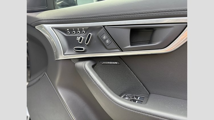 2023 認定中古車 Jaguar F-Type サントリーニブラック P300 オートマチック 後輪駆動 F-TYPEクーペ R-DYNAMIC