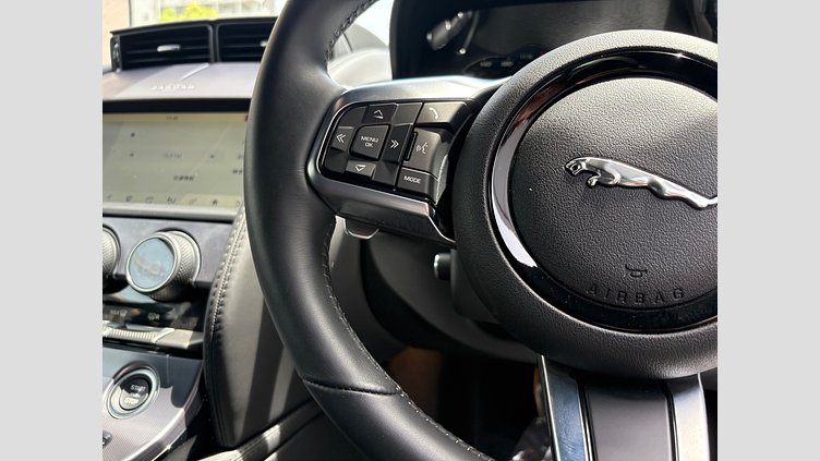 2023 認定中古車 Jaguar F-Type サントリーニブラック P300 オートマチック 後輪駆動 F-TYPEクーペ R-DYNAMIC