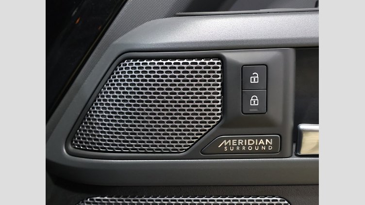 2023 認定中古車 Land Rover Defender 110 サントリーニブラック D300 AWD（AT） X