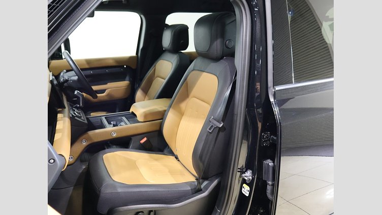 2023 認定中古車 Land Rover Defender 110 サントリーニブラック D300 AWD（AT） X