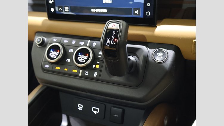 2023 認定中古車 Land Rover Defender 110 サントリーニブラック D300 AWD（AT） X