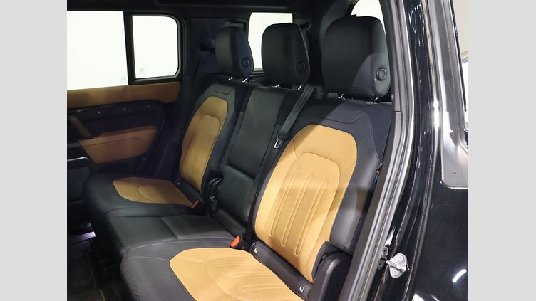 2023 認定中古車 Land Rover Defender 110 サントリーニブラック D300 AWD（AT） X