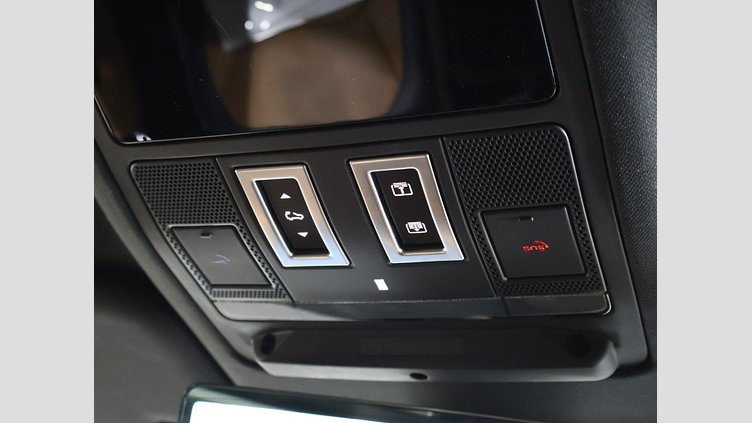 2023 認定中古車 Land Rover Defender 110 サントリーニブラック D300 AWD（AT） X