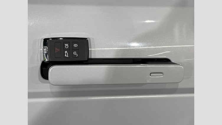 2020 認定中古車 Land Rover Range Rover Evoque ユーロンホワイト D180 R-DYNAMIC S