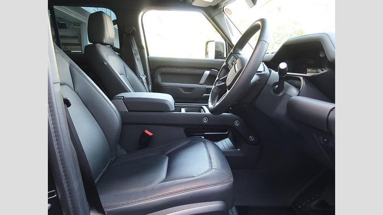 2024 認定中古車 Land Rover Defender 110 サントリーニブラック D300 AWD（AT） X-DYNAMIC SE