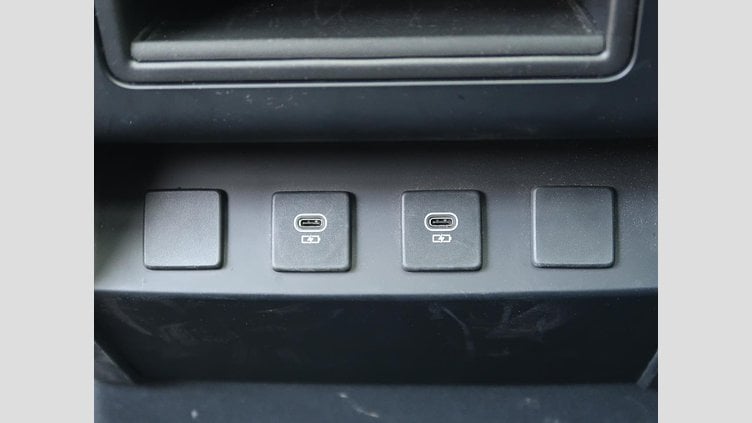 2024 認定中古車 Land Rover Defender 110 サントリーニブラック D300 AWD（AT） X-DYNAMIC SE