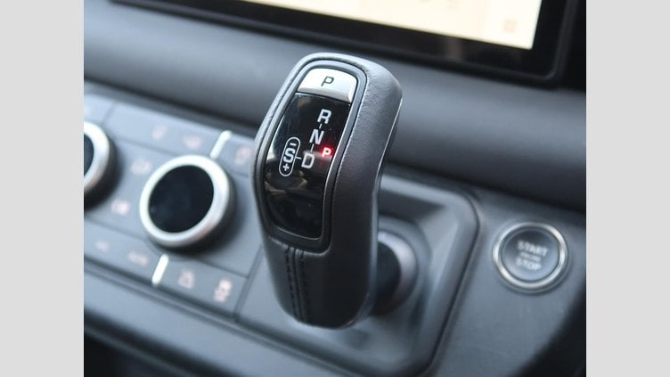2024 認定中古車 Land Rover Defender 110 サントリーニブラック D300 AWD（AT） X-DYNAMIC SE
