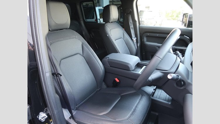 2024 認定中古車 Land Rover Defender 110 サントリーニブラック D300 AWD（AT） X-DYNAMIC SE