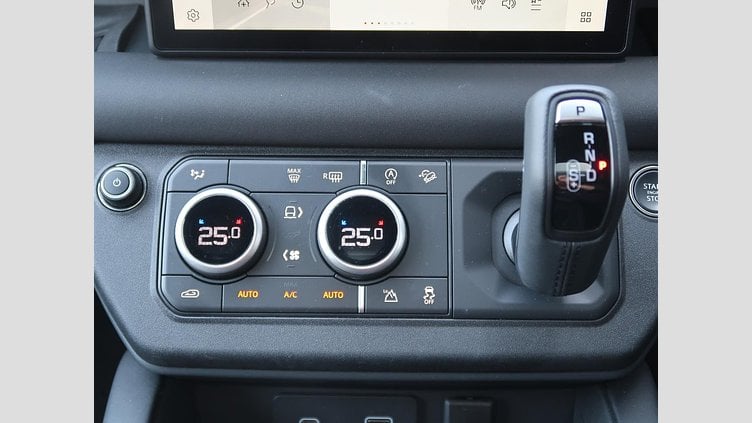 2024 認定中古車 Land Rover Defender 110 サントリーニブラック D300 AWD（AT） X-DYNAMIC SE