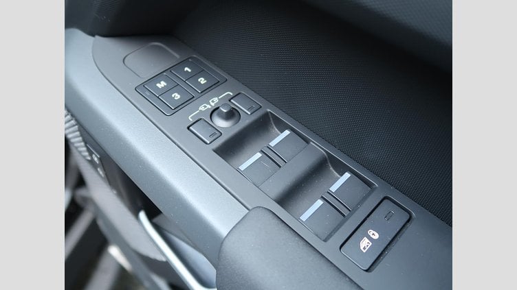 2024 認定中古車 Land Rover Defender 110 サントリーニブラック D300 AWD（AT） X-DYNAMIC SE