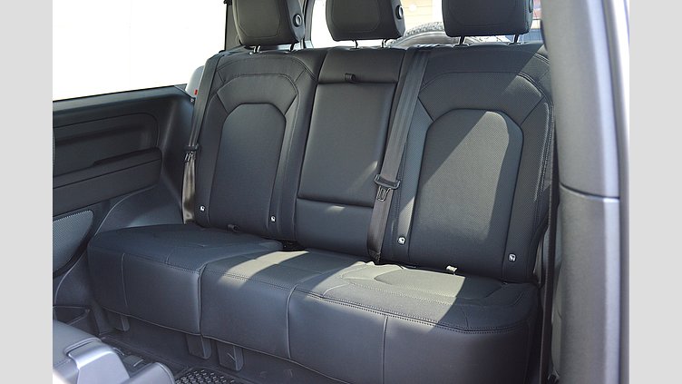 2024 認定中古車 Land Rover Defender 90 アイガーグレイ D300 AWD（AT） X-DYNAMIC SE