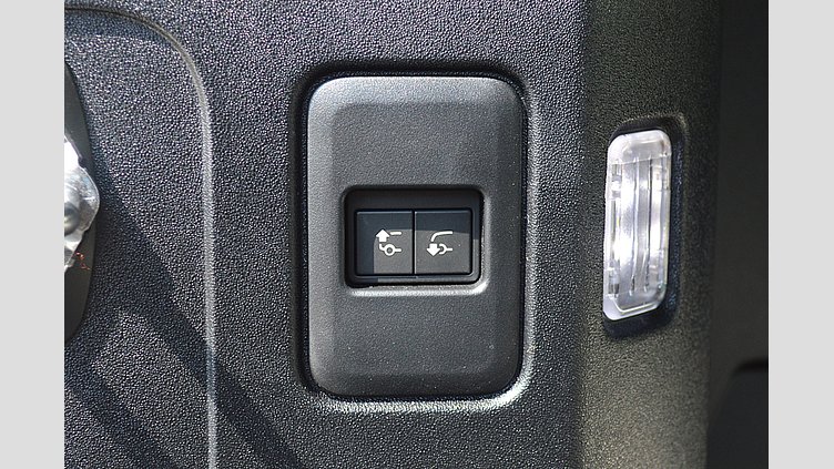 2024 認定中古車 Land Rover Defender 90 アイガーグレイ D300 AWD（AT） X-DYNAMIC SE