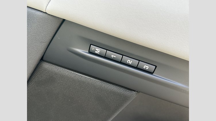 2023 認定中古車 Land Rover Range Rover Evoque アロイオスグレイ D200（ディーゼル） スタンダードホイールベース DYNAMIC SE