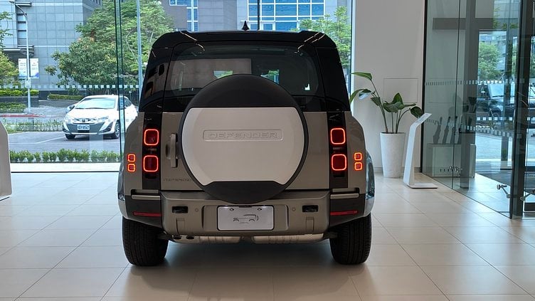 2025 新車 Land Rover Defender 90 Silicon Silver ​D300 X-Dynamic HSE