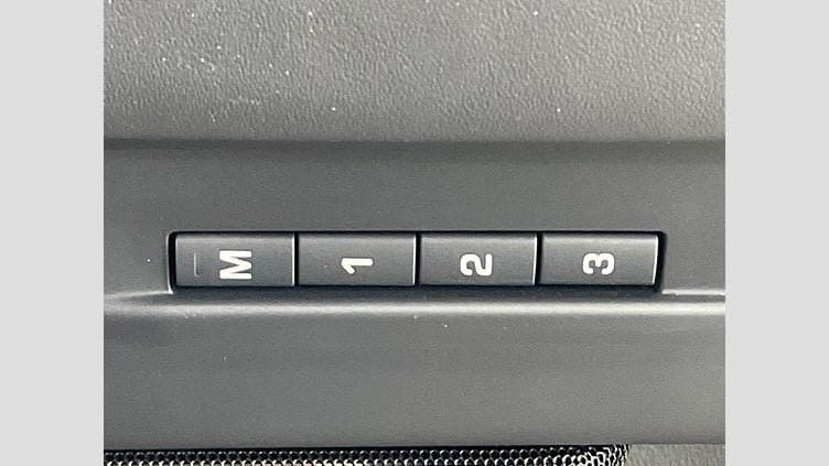 2024 認定中古車 Land Rover Range Rover Evoque サントリーニブラック P300eプラグインハイブリッド（ガソリン） スタンダードホイールベース DYNAMIC HSE