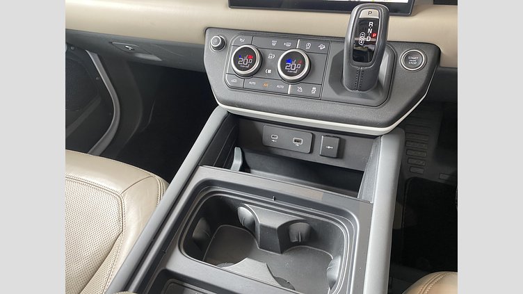 2022 認定中古車 Land Rover Defender 90 Fuji White 2.0 litre i4P Petrol HSE