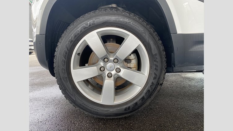 2022 認定中古車 Land Rover Defender 90 Fuji White 2.0 litre i4P Petrol HSE