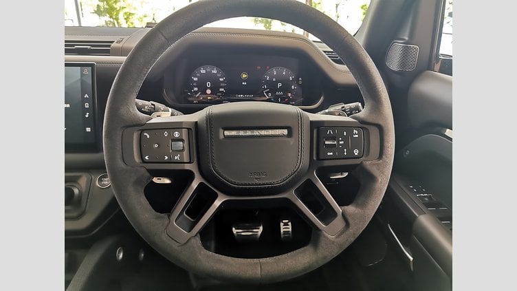 2024 認定中古車 Land Rover Defender 110 サントリーニブラック P525 AWD (AT) V8