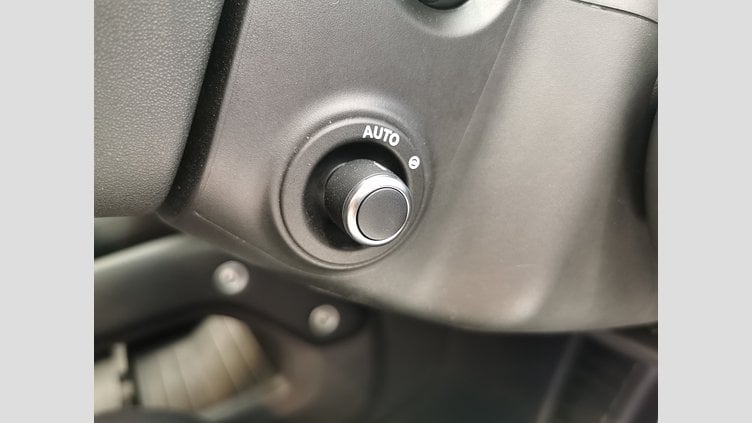 2024 認定中古車 Land Rover Defender 110 サントリーニブラック P525 AWD (AT) V8