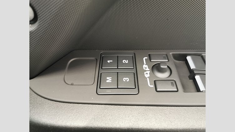 2024 認定中古車 Land Rover Defender 110 サントリーニブラック P525 AWD (AT) V8