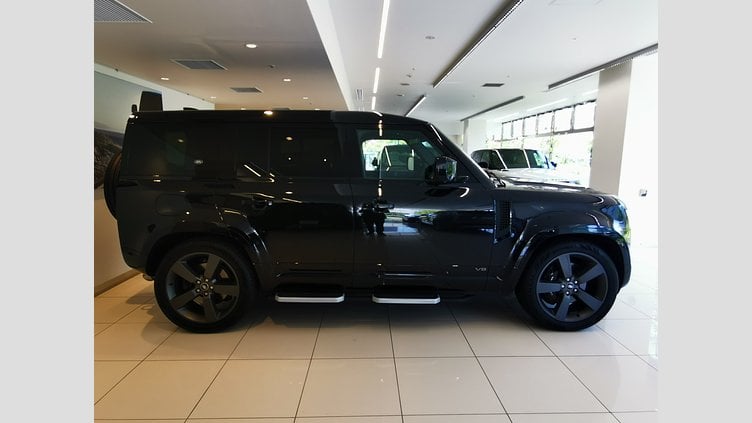 2024 認定中古車 Land Rover Defender 110 サントリーニブラック P525 AWD (AT) V8