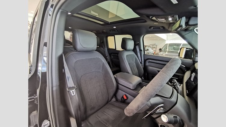 2024 認定中古車 Land Rover Defender 110 サントリーニブラック P525 AWD (AT) V8