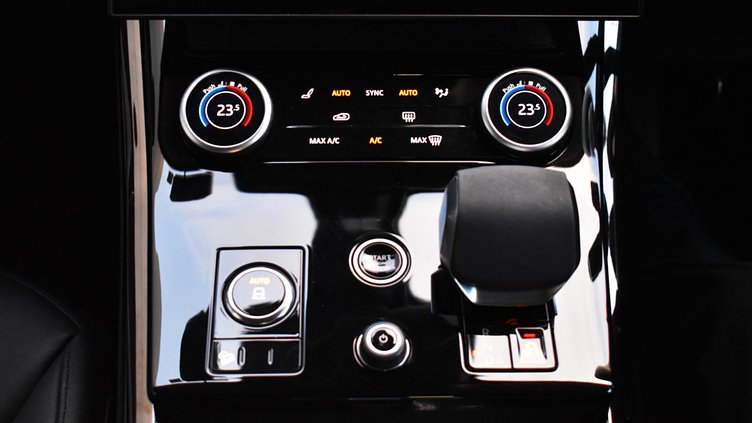 2023 認定中古車 Land Rover Range Rover Sport サントリーニブラック 3.0リッター6気筒300PSターボチャージドディーゼルMHEV（オートマチック） DYNAMIC S