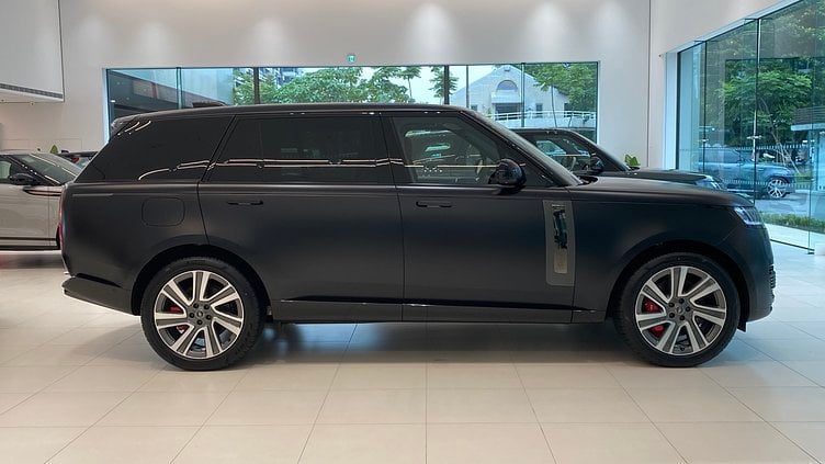 2024 新車 Land Rover Range Rover (1EU)Ligurian Black 利古里亞黑-緞光面 P615 汽油 (輕油電混合) 長軸距 SV
