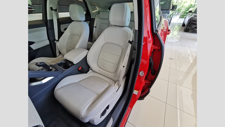 2018 認定中古車 Jaguar E-Pace カルデラレッド D180 オートマチック全輪駆動 S