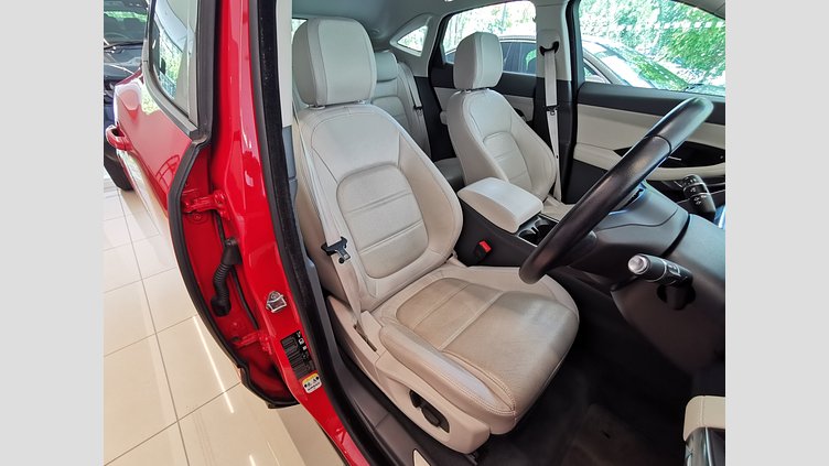 2018 認定中古車 Jaguar E-Pace カルデラレッド D180 オートマチック全輪駆動 S