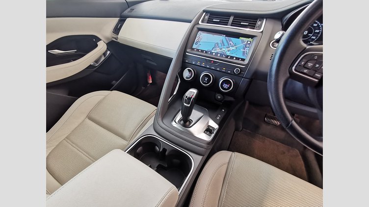 2018 認定中古車 Jaguar E-Pace カルデラレッド D180 オートマチック全輪駆動 S