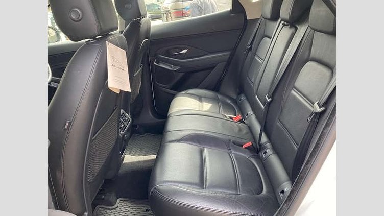 2019 認定中古車 Jaguar E-Pace フジホワイト P300 オートマチック全輪駆動 S