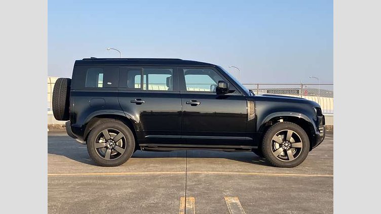 2023 認定中古車 Land Rover Defender 110 サントリーニブラック D300 AWD（AT） X-DYNAMIC HSE