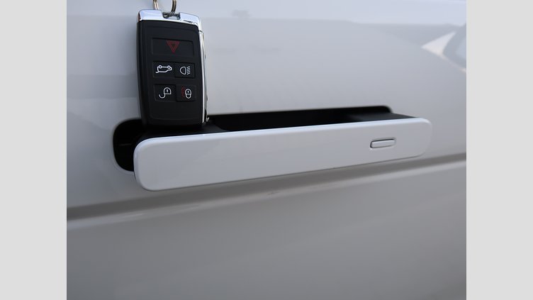 2024 認定中古車 Land Rover Range Rover Evoque フジホワイト P200（ガソリン） スタンダードホイールベース DYNAMIC SE